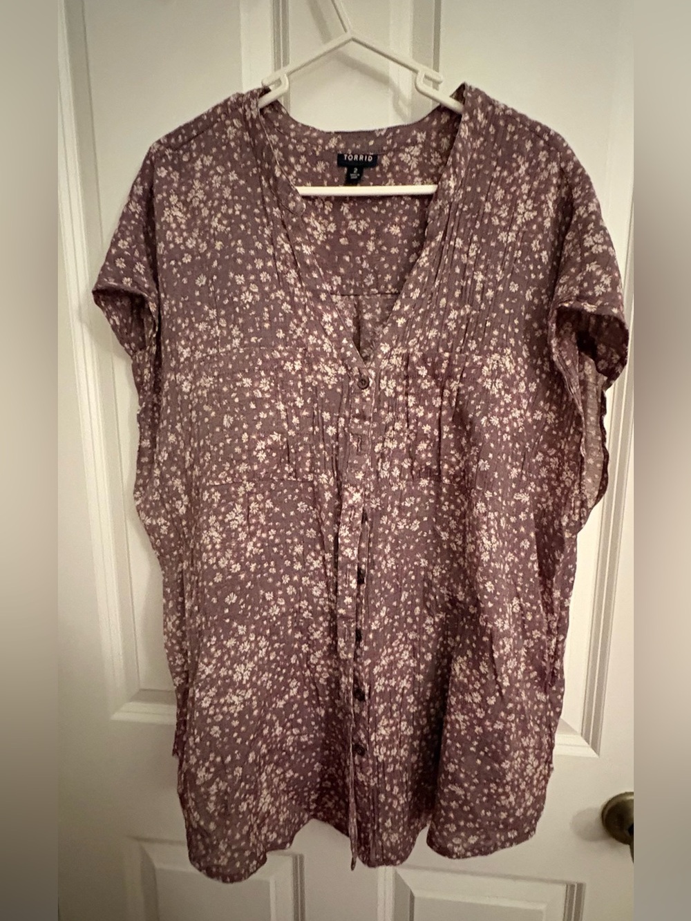 Torrid ditsy floral short sleeve button-down gauze like blouse